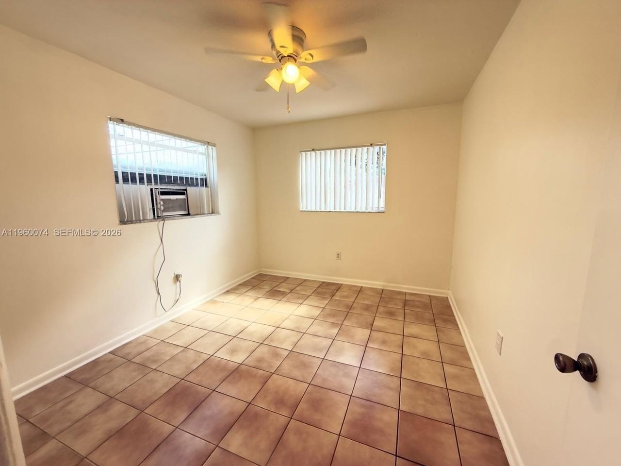 1942 Thomas St #C - Photo 5 of 7