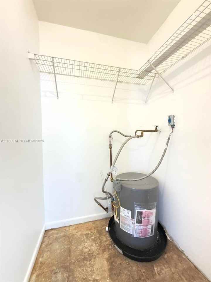 1942 Thomas St #C - Photo 6 of 7