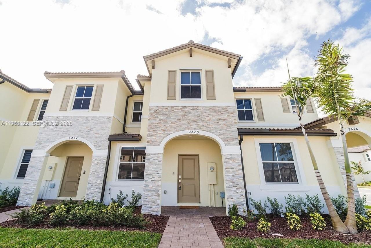 2620 Se 28th Dr #2620 - Photo 2 of 27