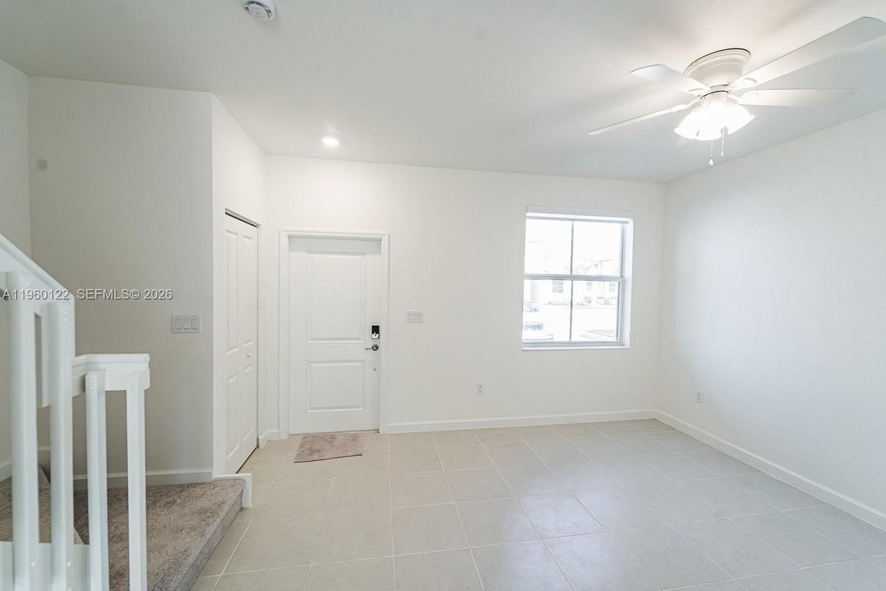 2620 Se 28th Dr #2620 - Photo 4 of 27