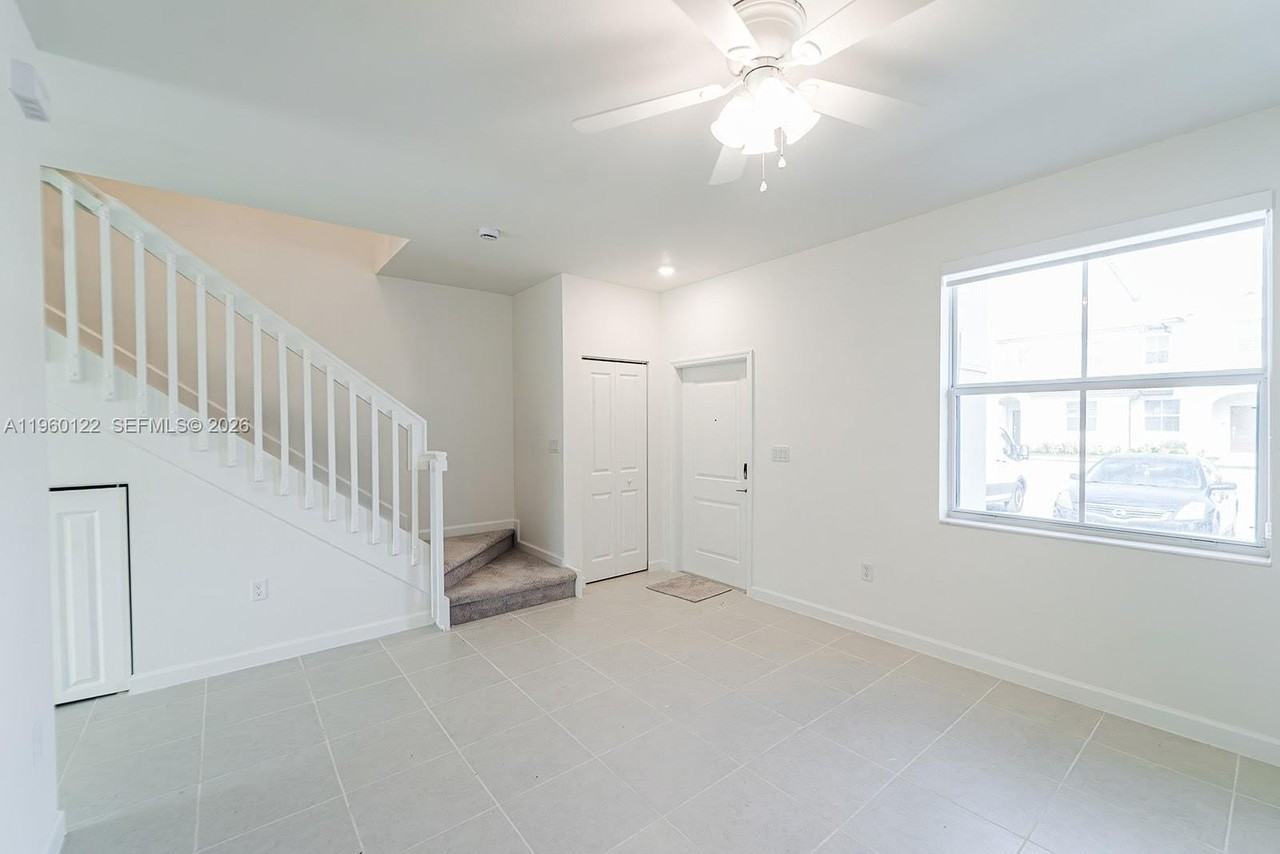 2620 Se 28th Dr #2620 - Photo 5 of 27