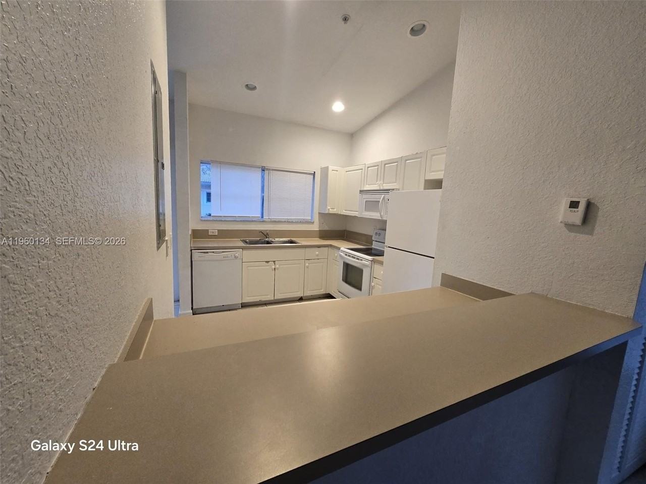 3908 Sw 48th Ave - Photo 3 of 21