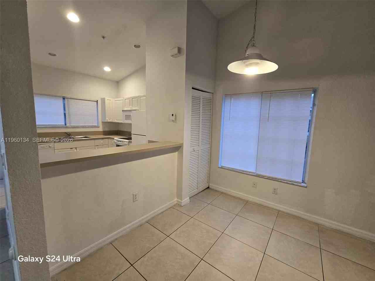 3908 Sw 48th Ave - Photo 5 of 21