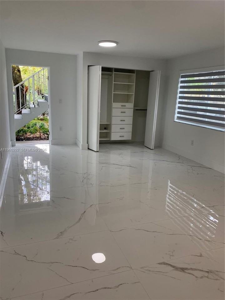 7843 Ne 10th Ave #2 - Photo 3 of 6