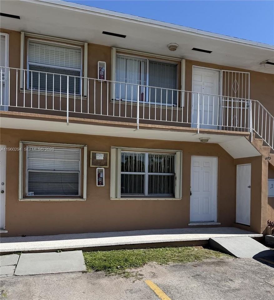 695 Nw 44th Ave #2 - Photo 2 of 15