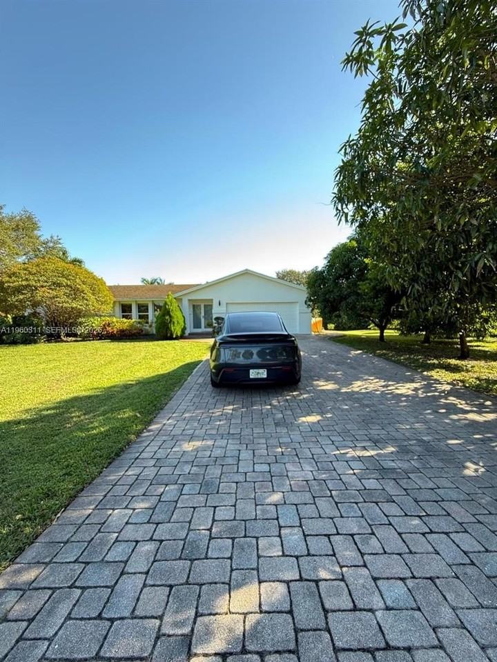 11030 Sw 42nd Ct - Photo 4 of 39