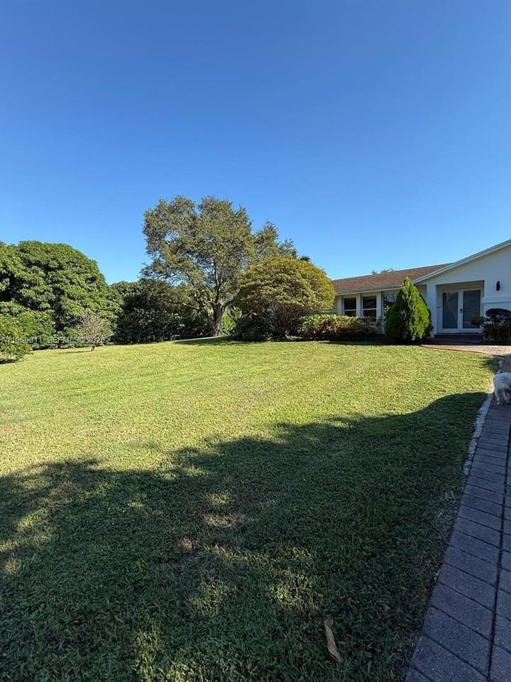 11030 Sw 42nd Ct - Photo 6 of 39