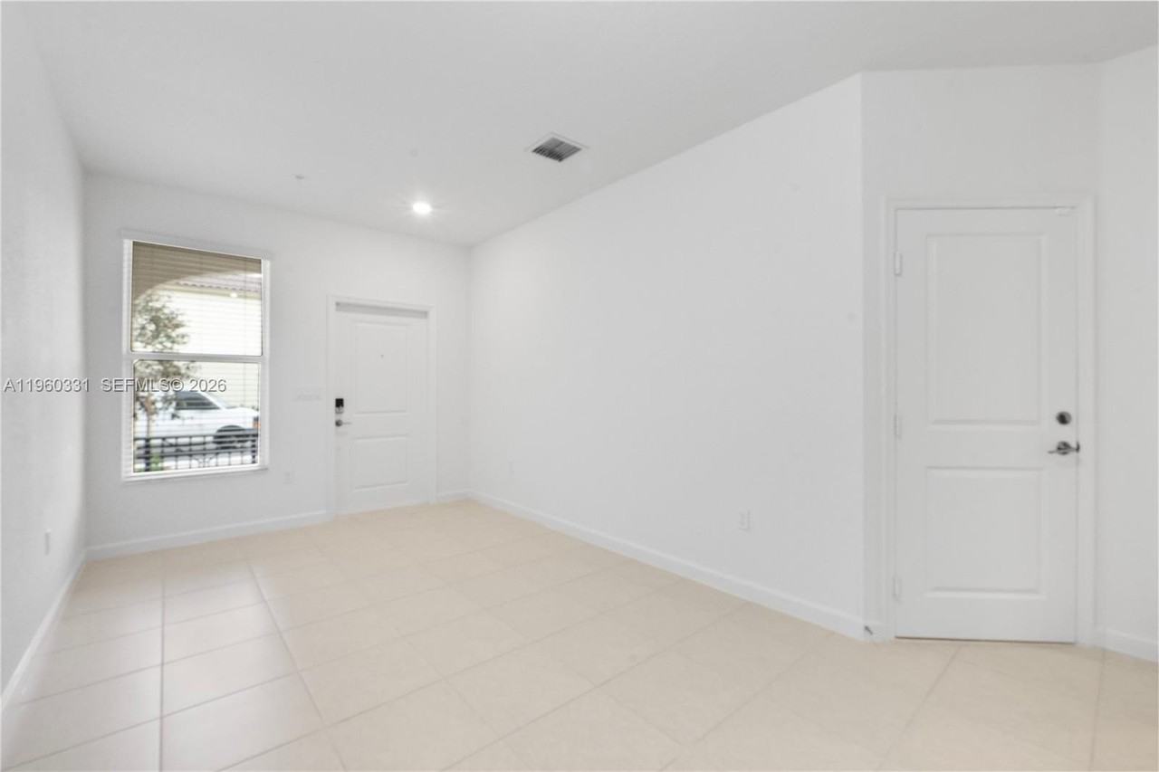 2713 Nw 55th St #2713 - Photo 3 of 34