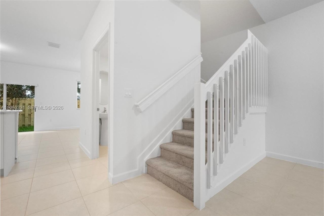 2713 Nw 55th St #2713 - Photo 4 of 34