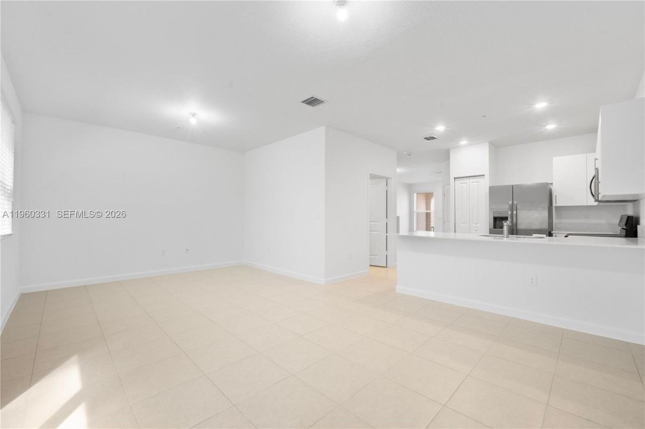 2713 Nw 55th St #2713 - Photo 7 of 34