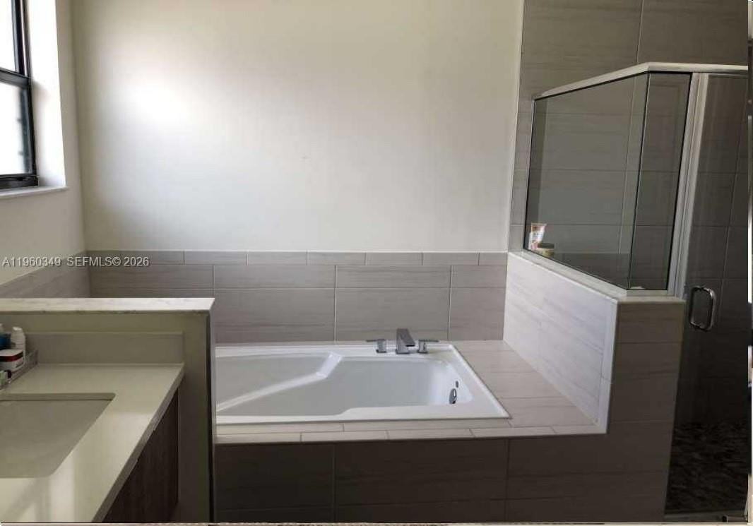 7855 Nw 105th Ave - Photo 4 of 17