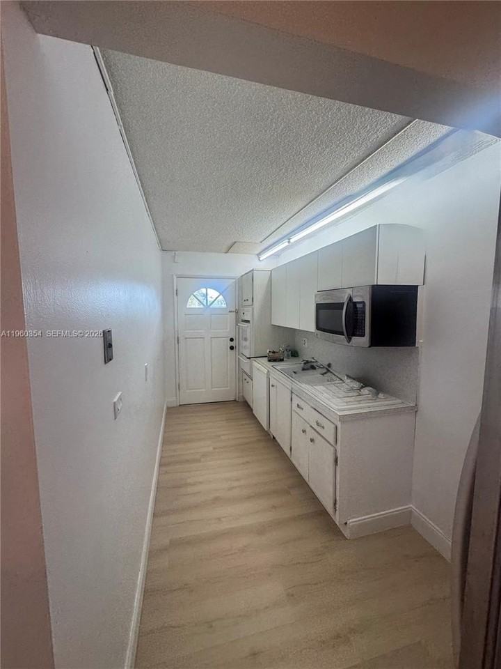 20320 Ne 2nd Ave #31 - Photo 7 of 17