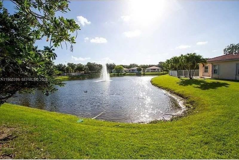 4427 Nw 41st Pl #4427 - Photo 2 of 23