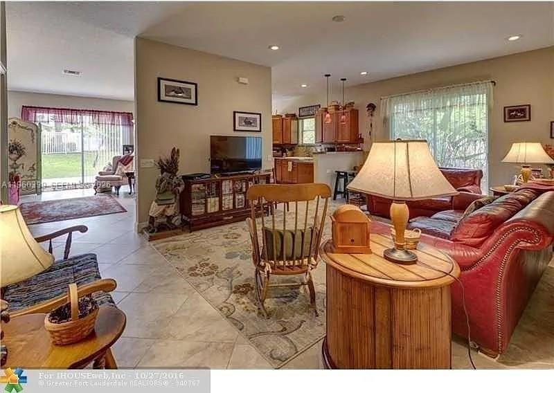 4427 Nw 41st Pl #4427 - Photo 7 of 23