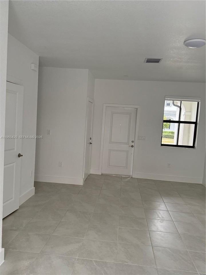 28519 Sw 134th Ct #28519 - Photo 3 of 9