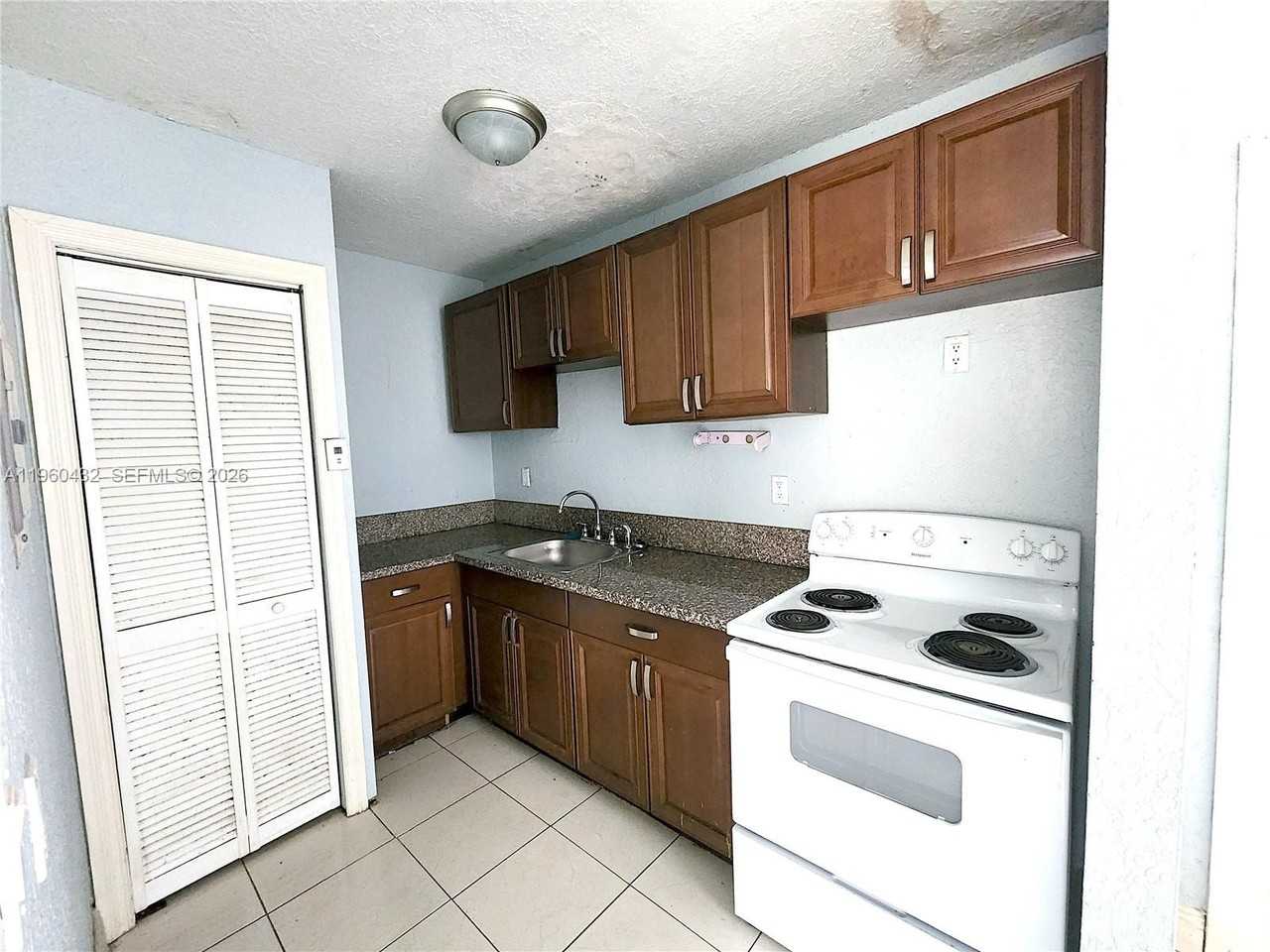 2141 Nw 91st St #B - Photo 3 of 10