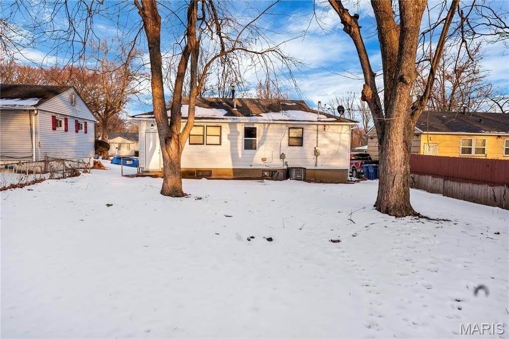 9725 Medford Dr - Photo 4 of 19