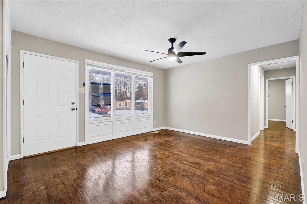 9725 Medford Dr - Photo 6 of 19