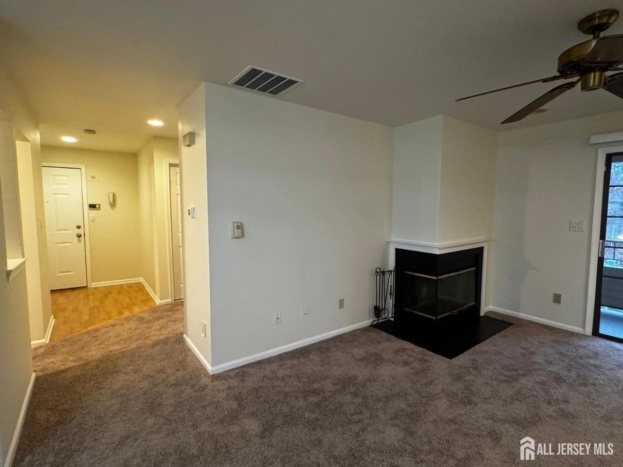 1109 Stoneridge Cir - Photo 6 of 27