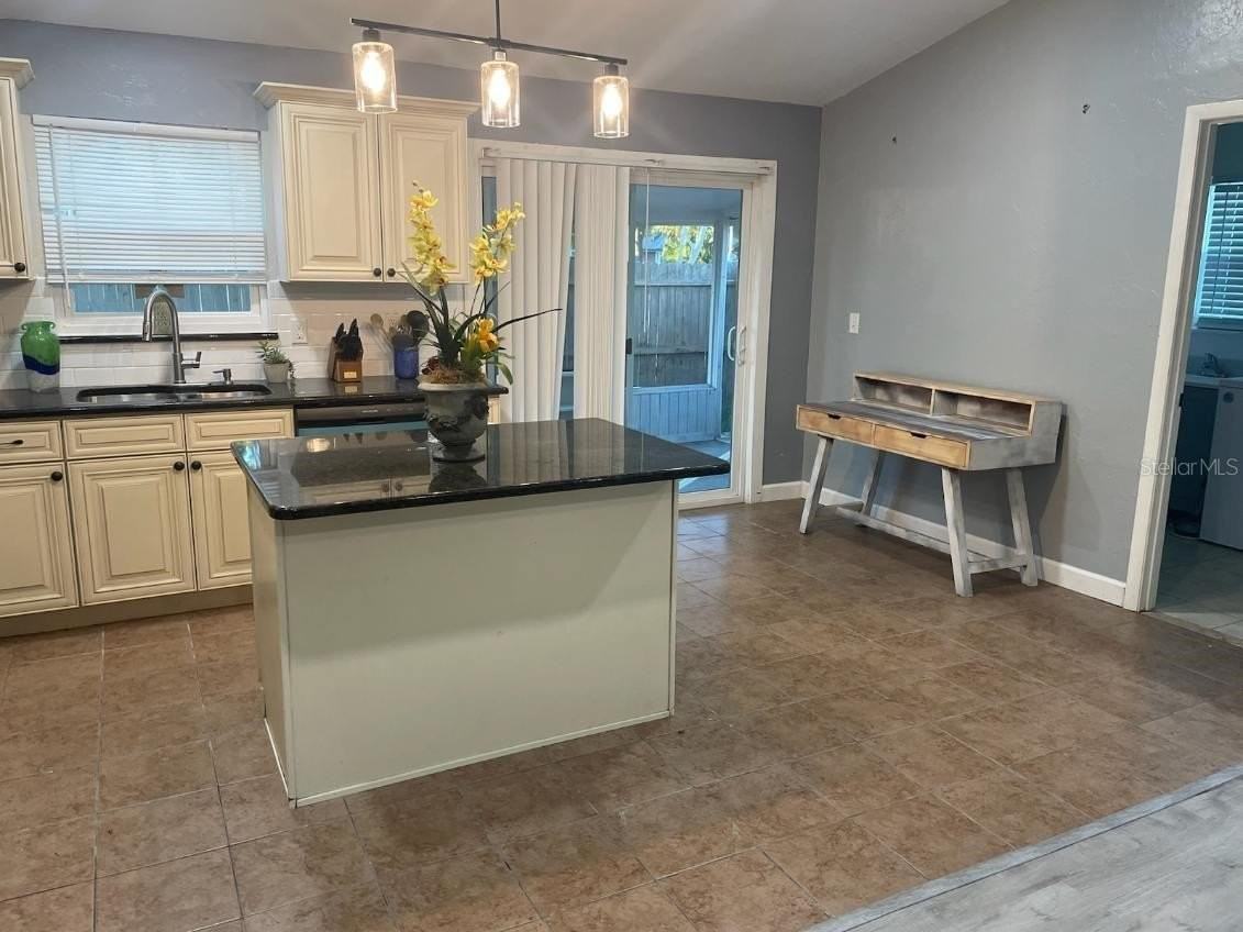 234 Patterson Ave - Photo 5 of 13