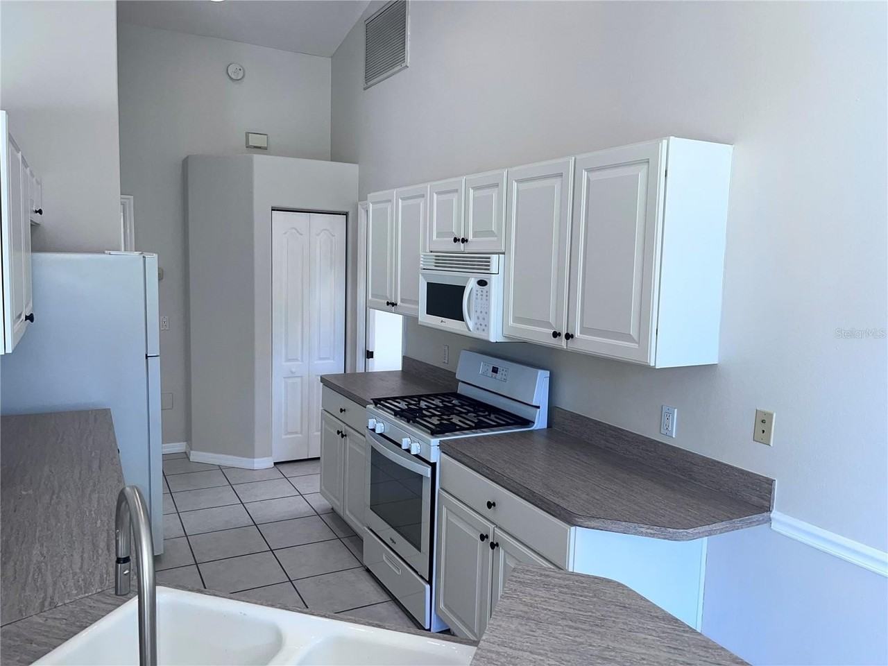 750 Planters Manor Way - Photo 7 of 20