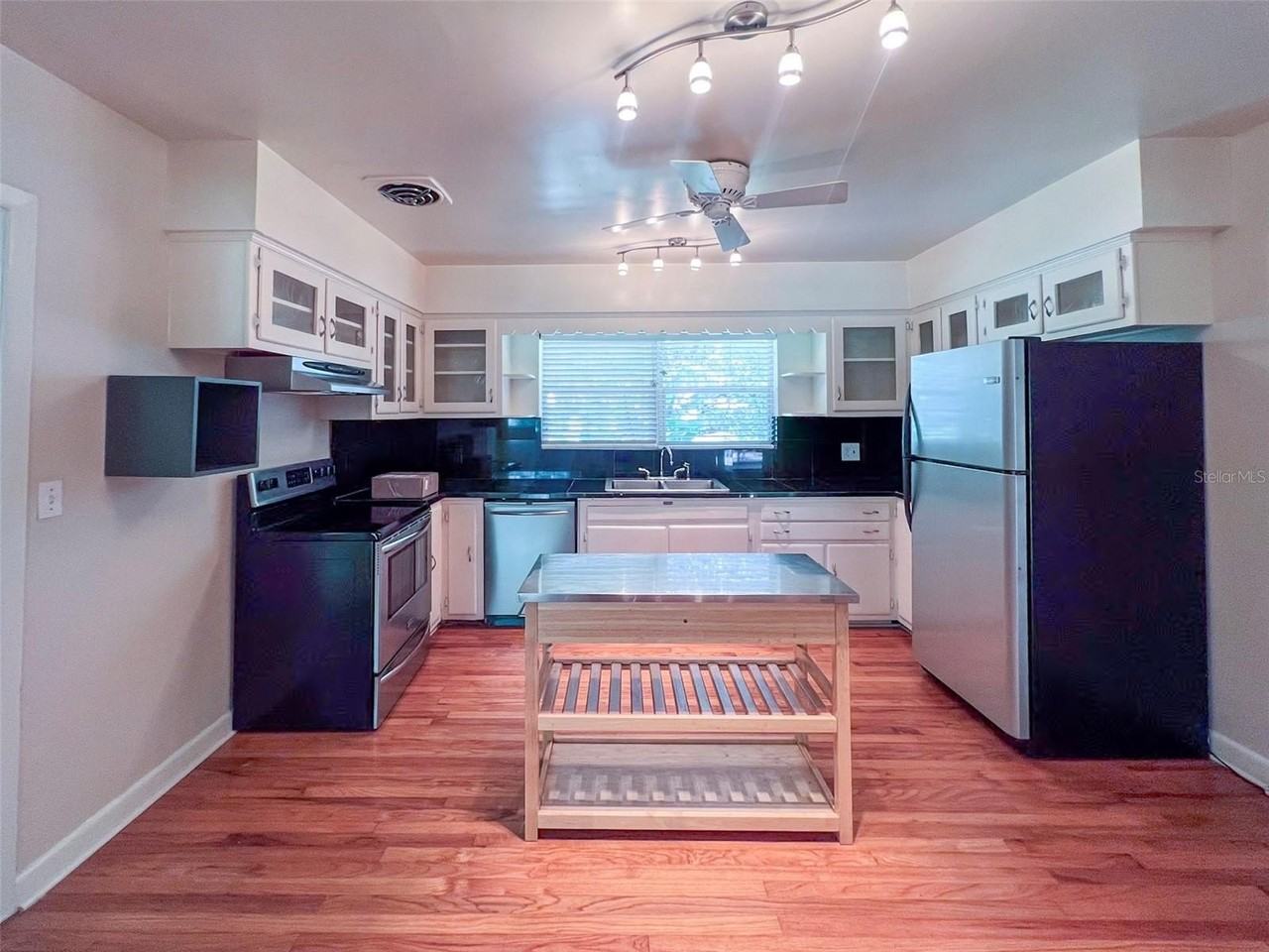 1516 Nw 14th Ave - Photo 5 of 31