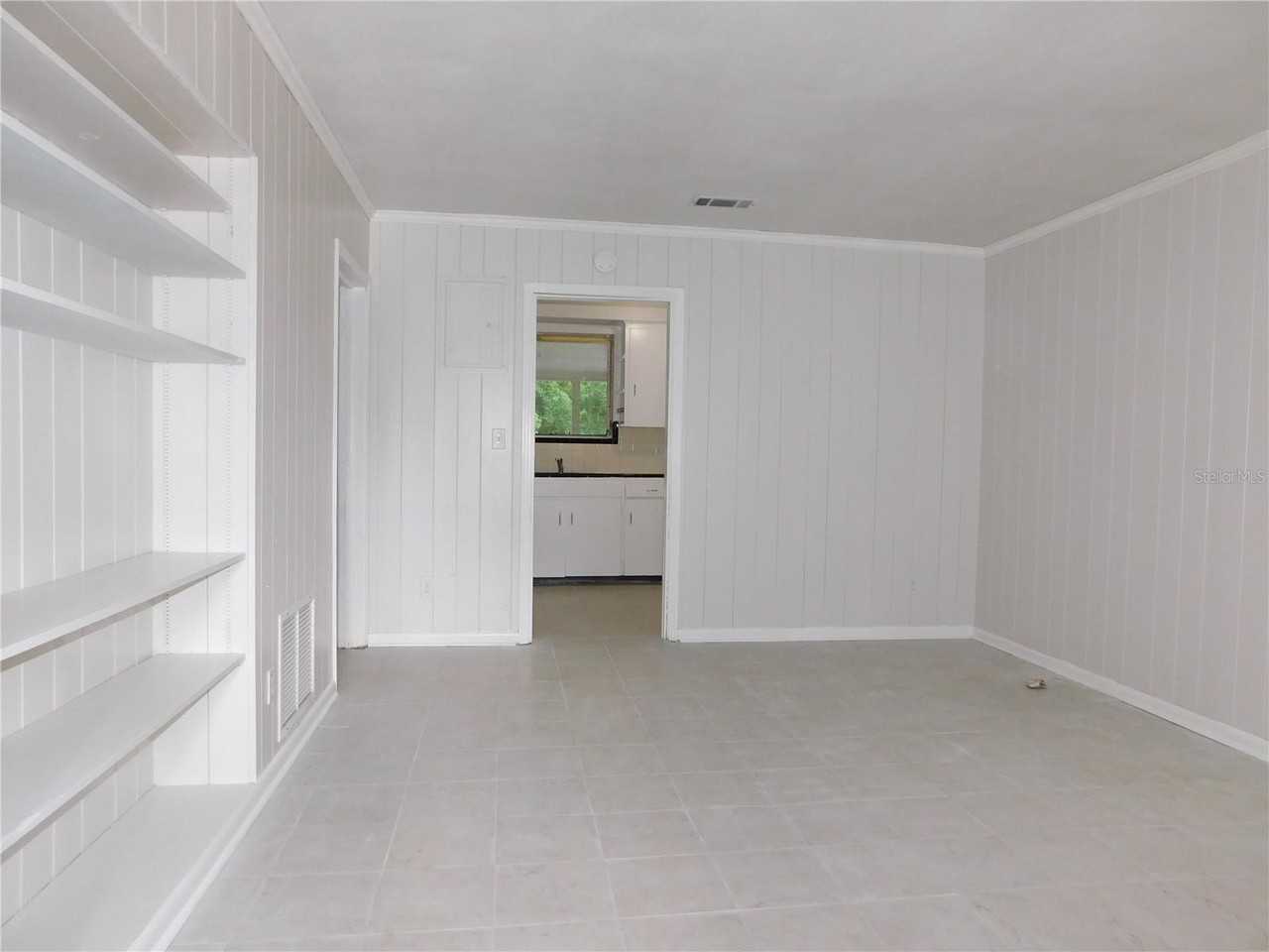 548 Ne 5th Ave - Photo 2 of 17