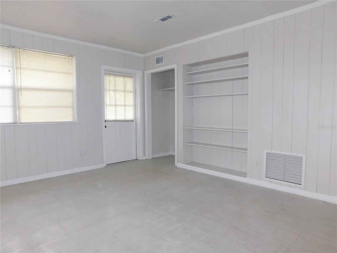 548 Ne 5th Ave - Photo 5 of 17