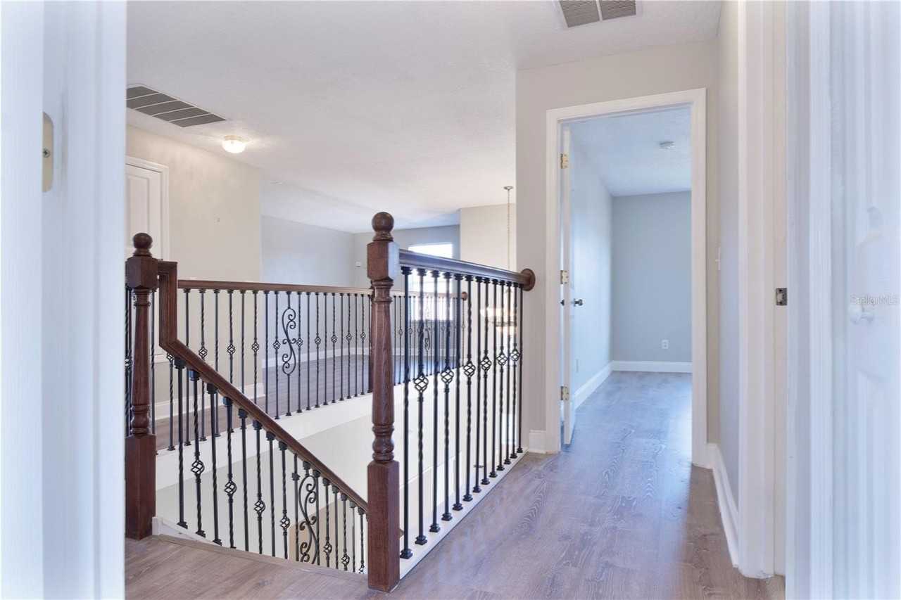 10216 Oak Crest Rd - Photo 5 of 36