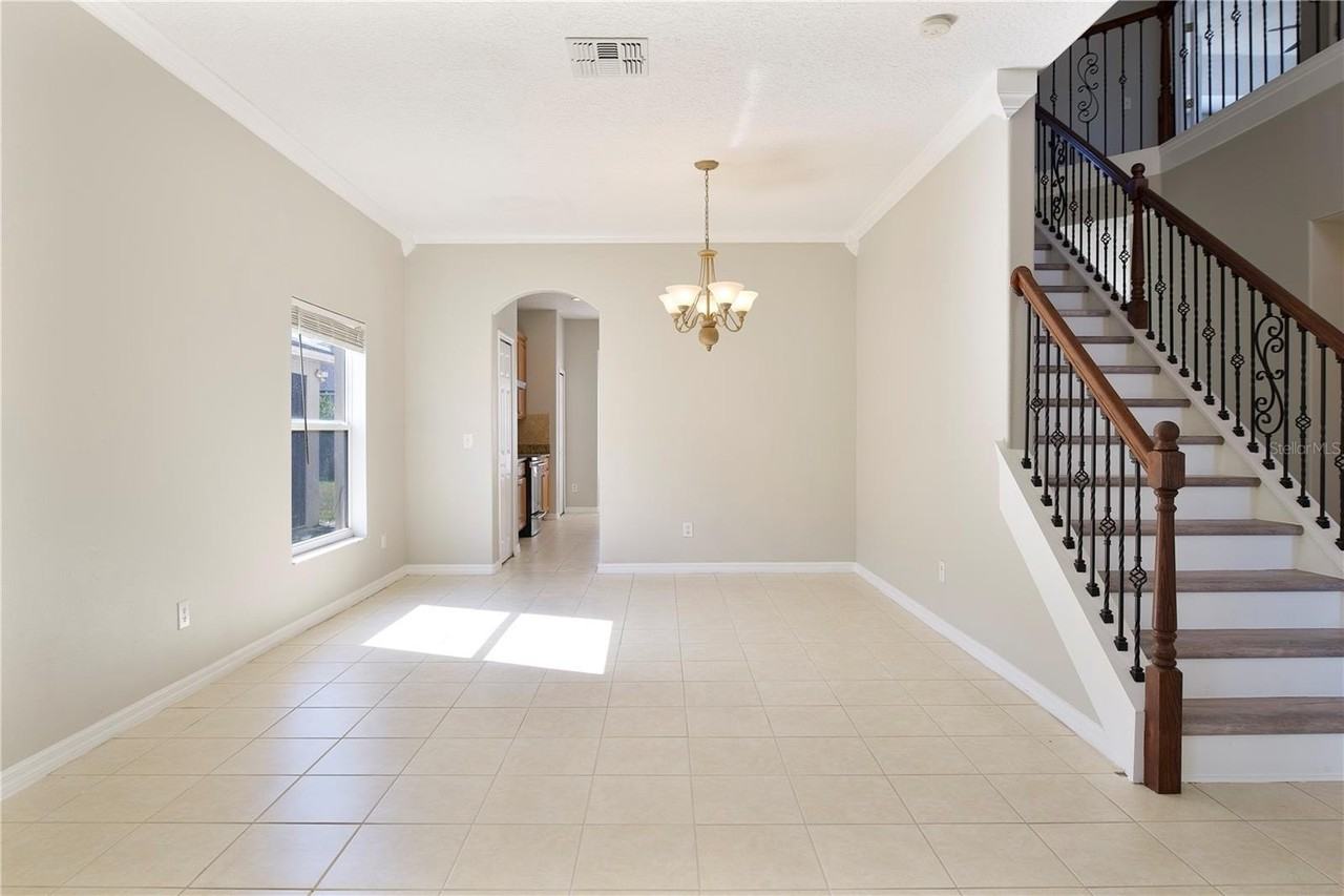 10216 Oak Crest Rd - Photo 7 of 36