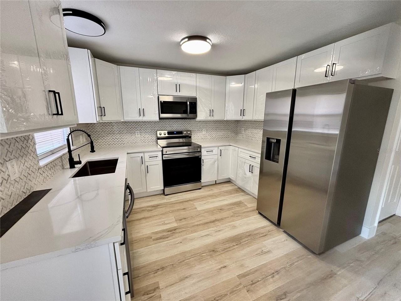 162 Cascade St #B - Photo 3 of 19