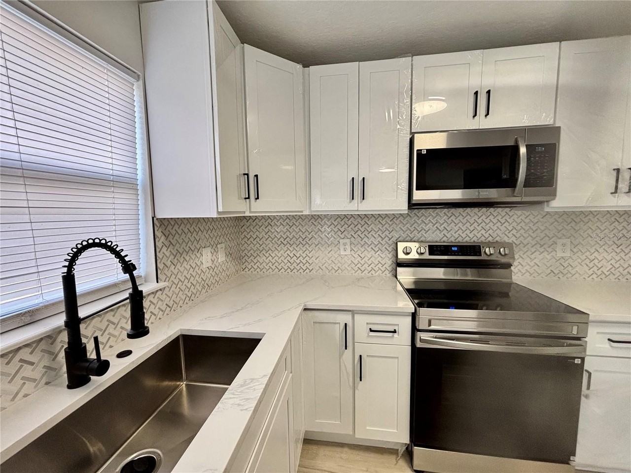 162 Cascade St #B - Photo 4 of 19