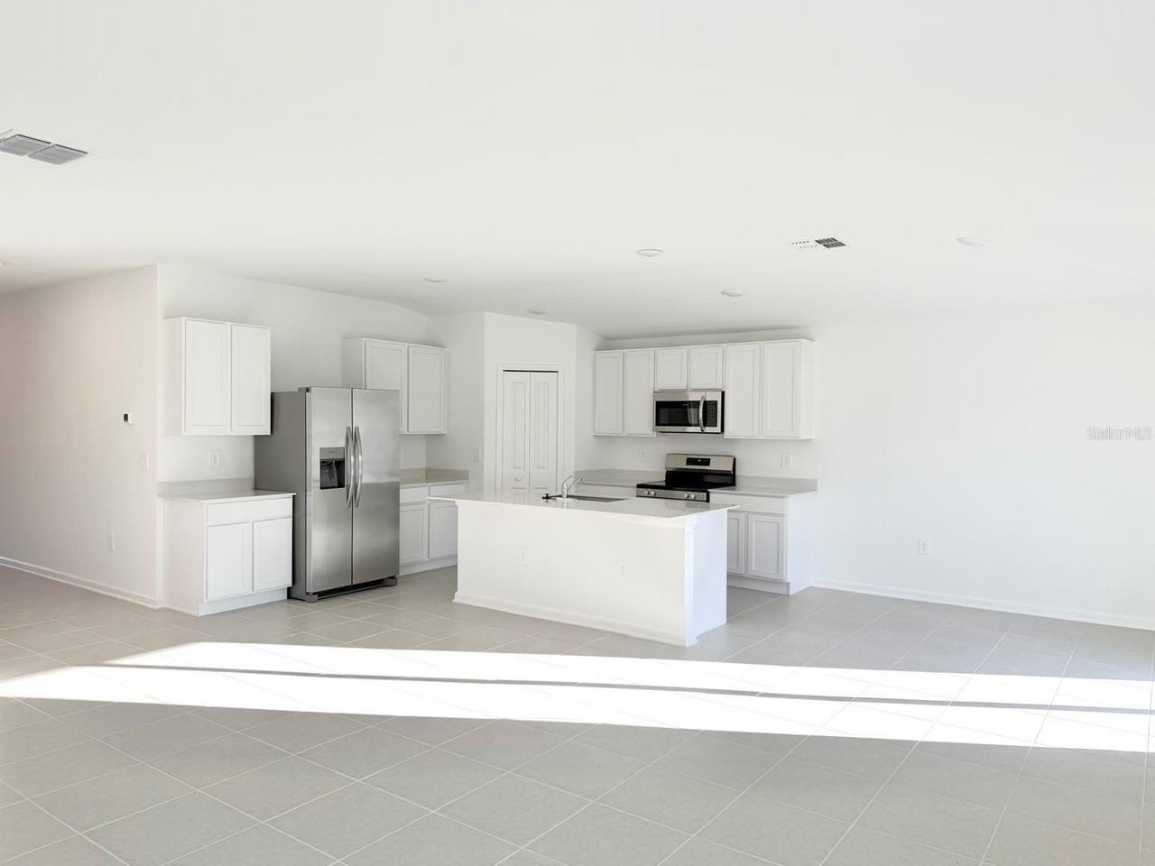 2122 CHRIS DRIVE - Photo 5 of 22