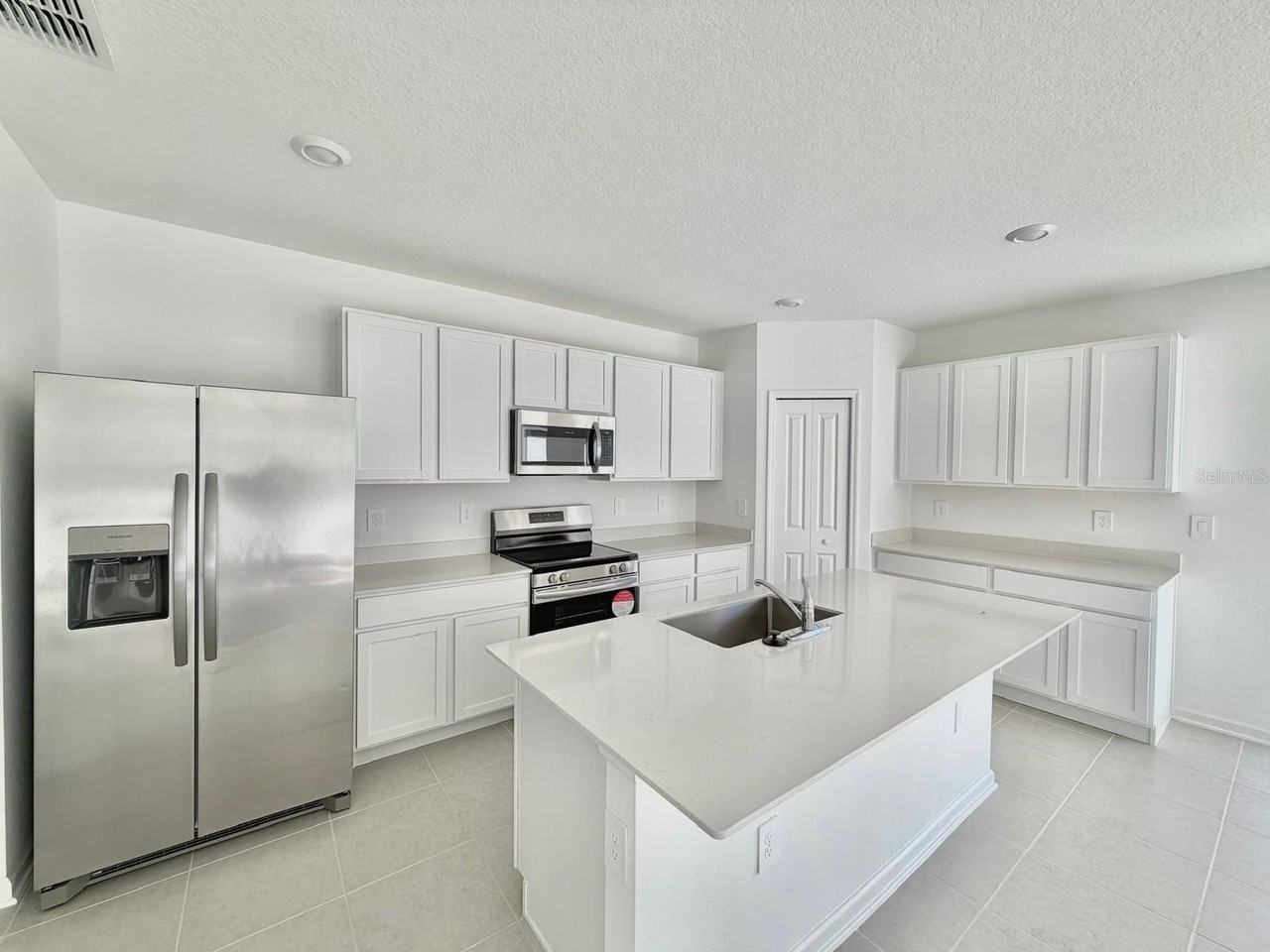 2134 CHRIS DRIVE - Photo 7 of 27