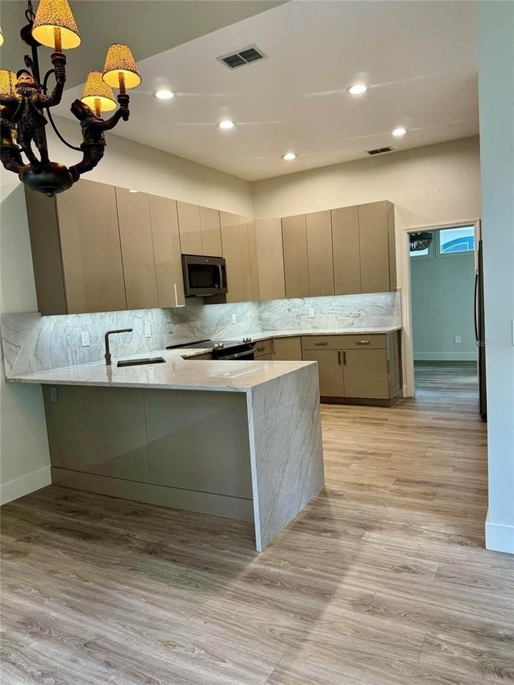 782 S Pennsylvania Ave #1 - Photo 6 of 25