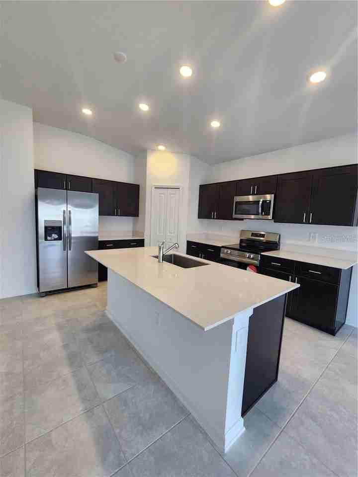 1807 Foreman Rd - Photo 4 of 19