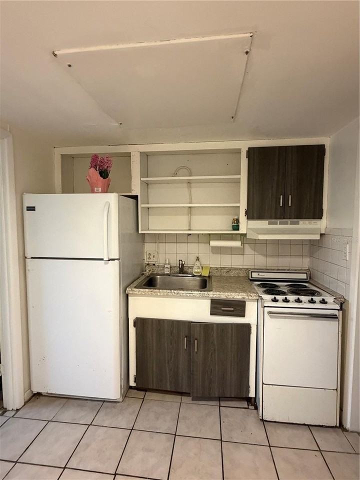 1315 Se Silver Springs Pl #6 - Photo 4 of 6