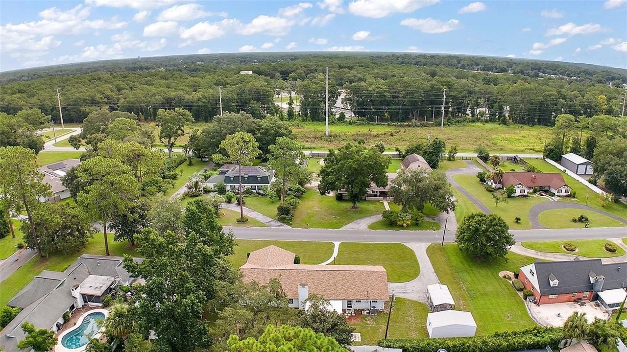 1862 Ne 40th Ct - Photo 2 of 31