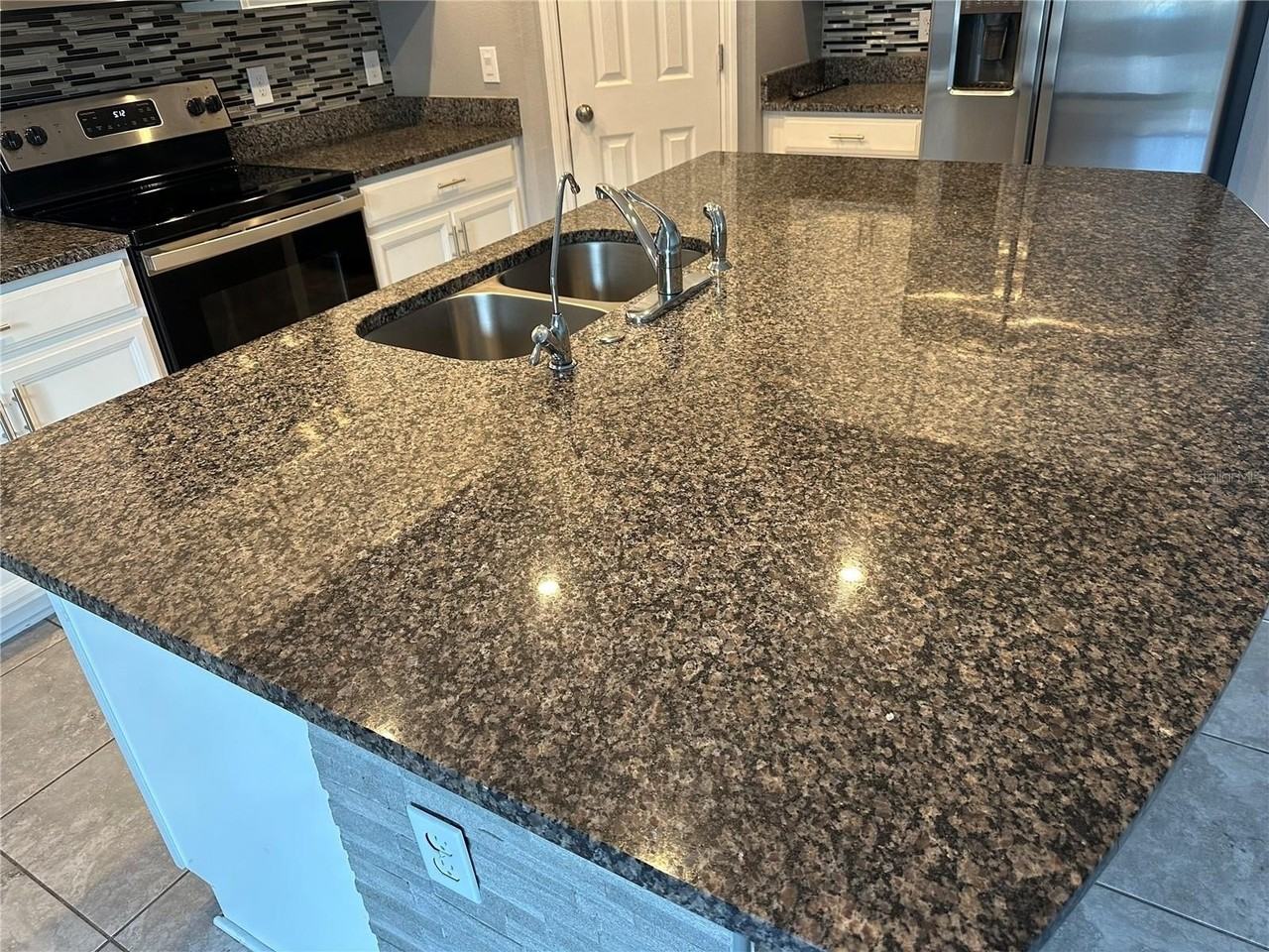 10834 Wyne Tree Ct - Photo 5 of 33