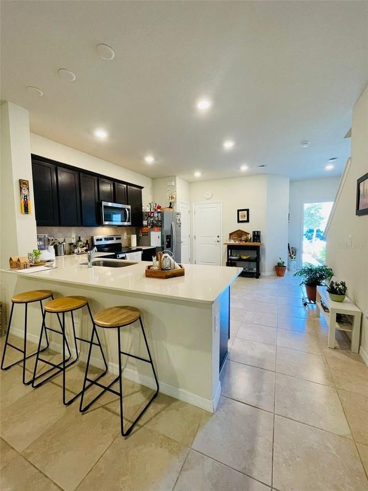 4613 Sparkling Shell Ave - Photo 4 of 6