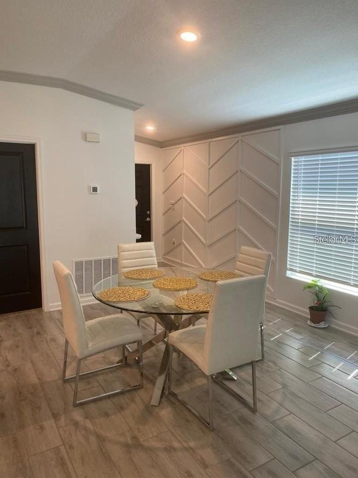 212 Pershing St - Photo 3 of 5