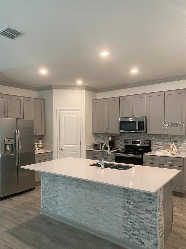 212 Pershing St - Photo 4 of 5