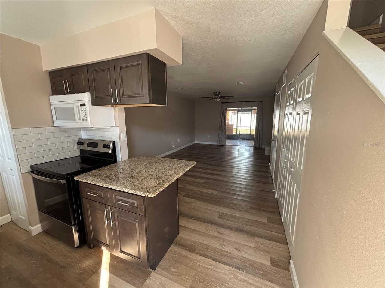 11802 Cypress Hill Cir - Photo 5 of 19