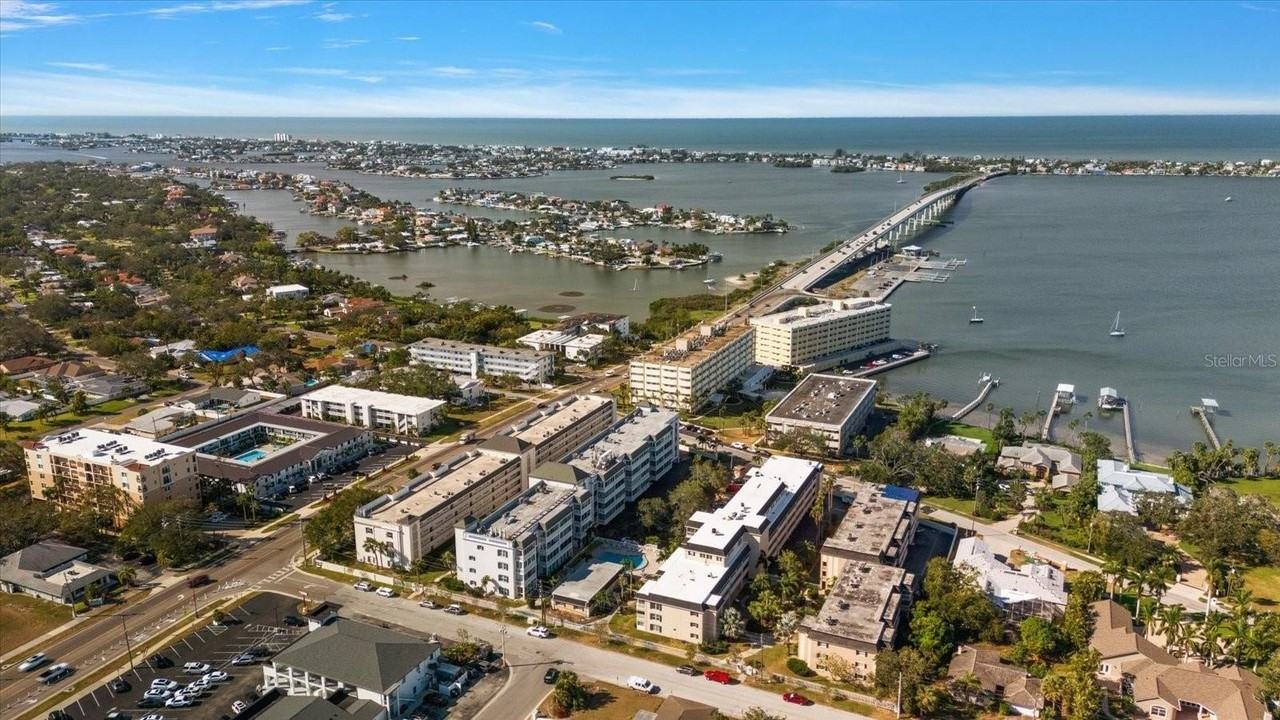 100 Bluff View Dr #209B - Photo 4 of 33