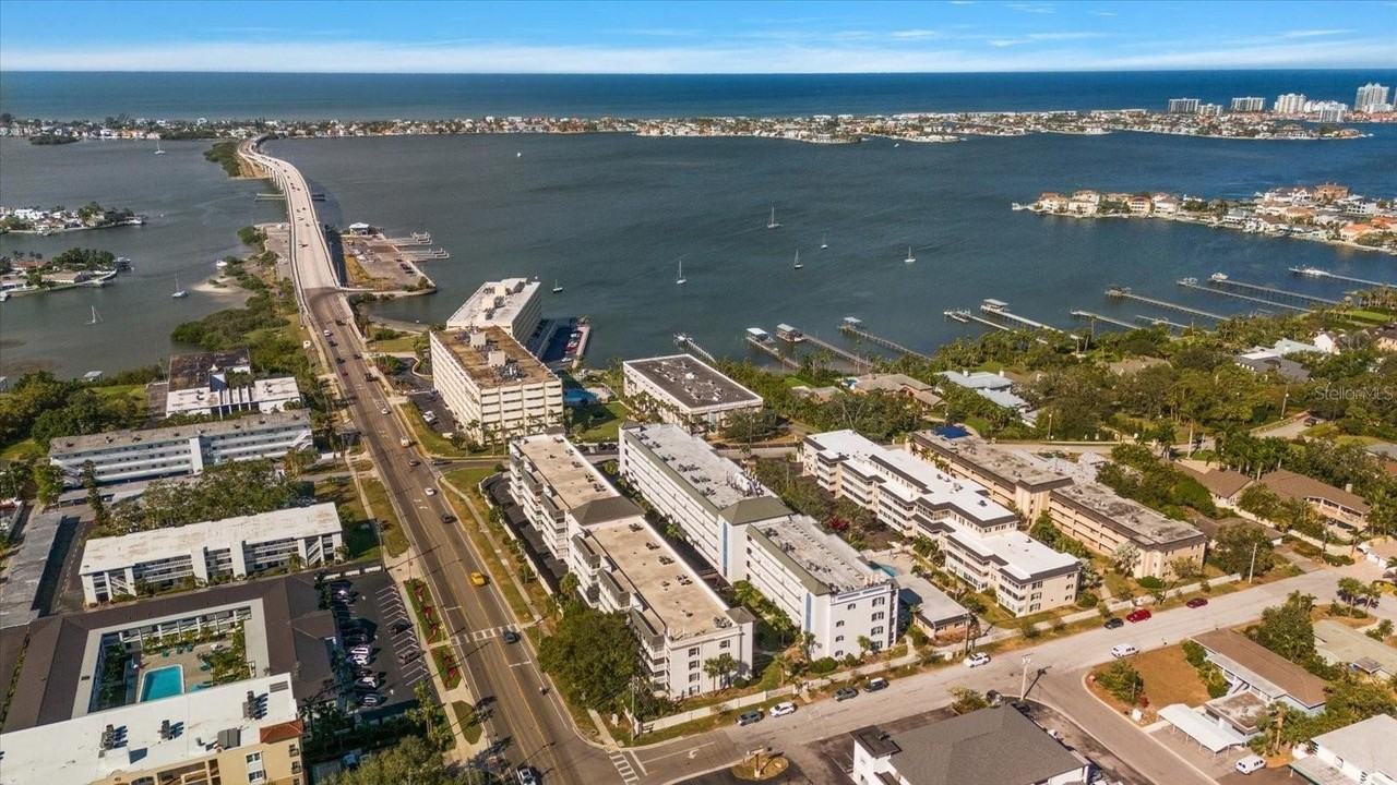 100 Bluff View Dr #209B - Photo 5 of 33