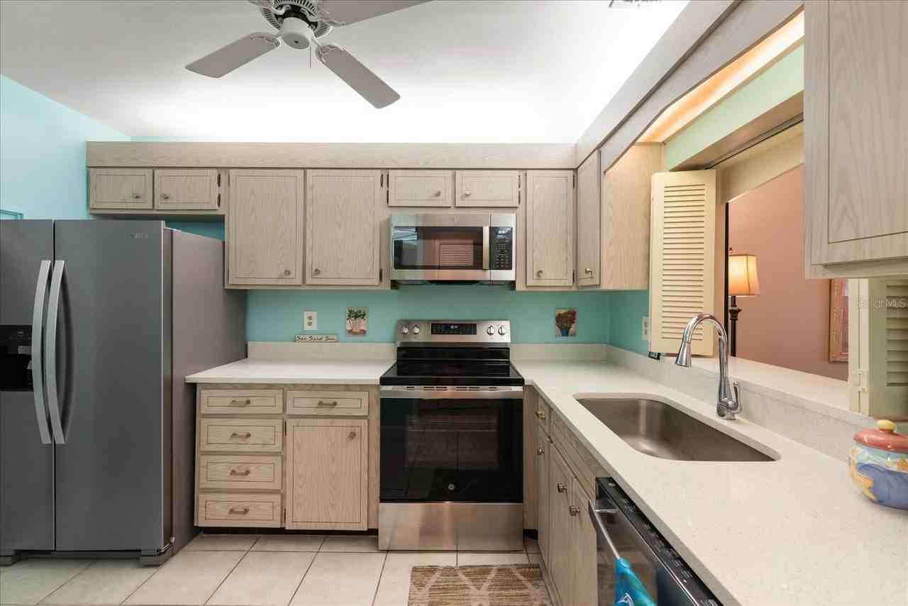 100 Bluff View Dr #209B - Photo 7 of 33