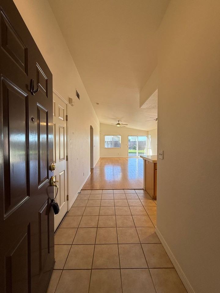 1861 Evelyn Ct - Photo 6 of 49