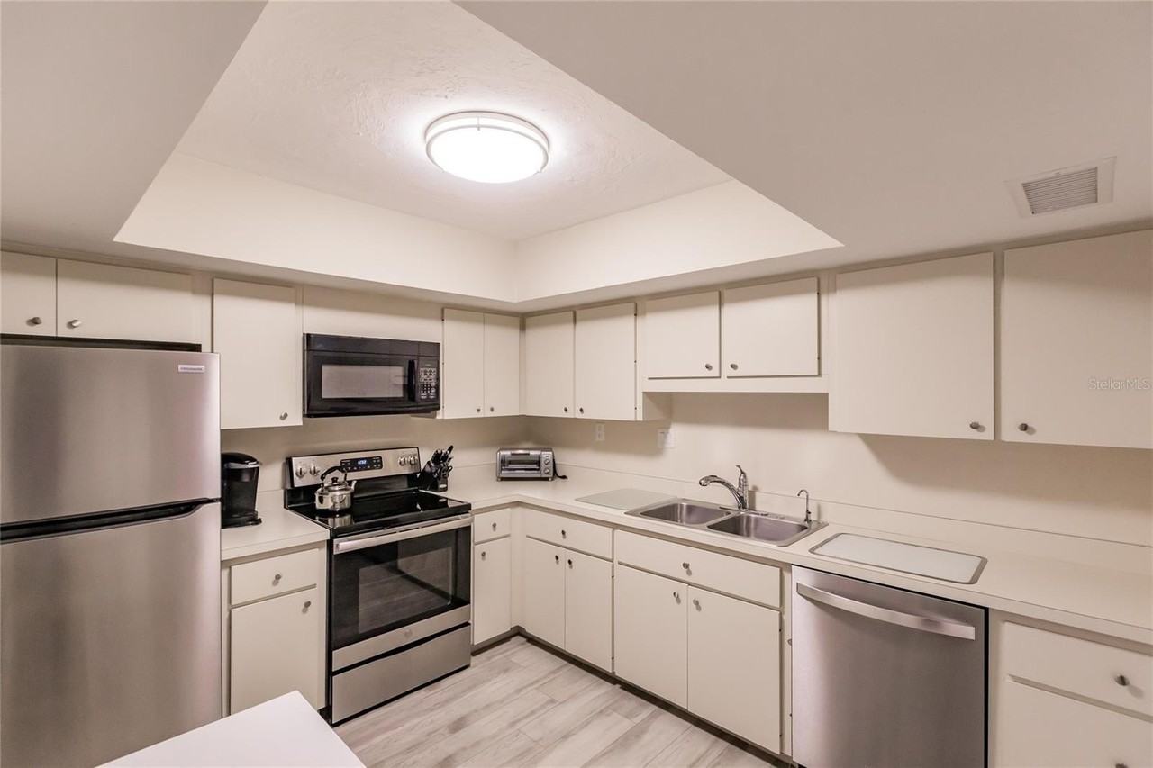 1055 W Peppertree Dr #506AA - Photo 7 of 31