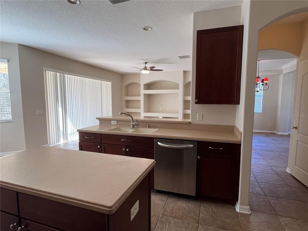 17800 Ayrshire Blvd - Photo 5 of 28