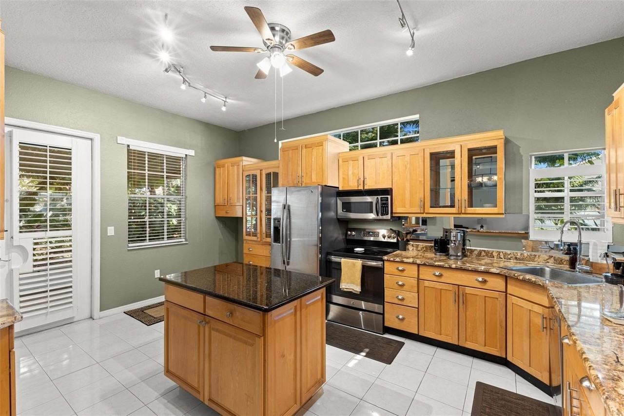 1717 Arabian Ln - Photo 7 of 50